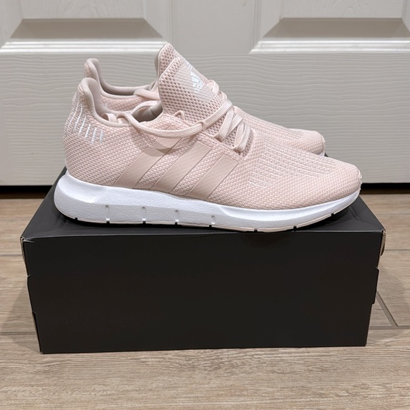 Adidas Women Swift Run 1.0 Shoes (Size: 9) - Picture 3 of 5